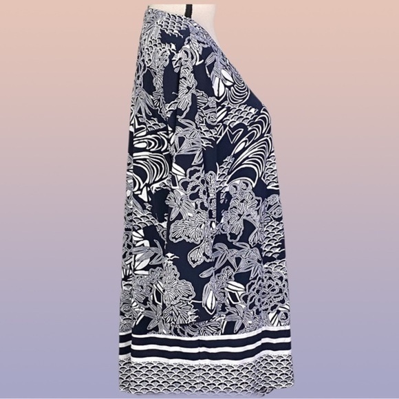 CHICO’S black & white abstract, asymmetrical jersey blouse. Size “3”=XL/16. EUC - Picture 4 of 11